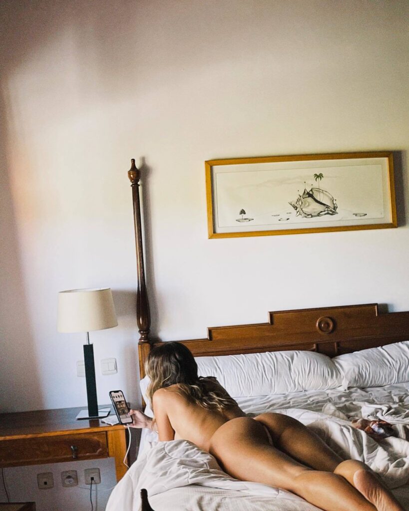 topless Celia Zanón culo