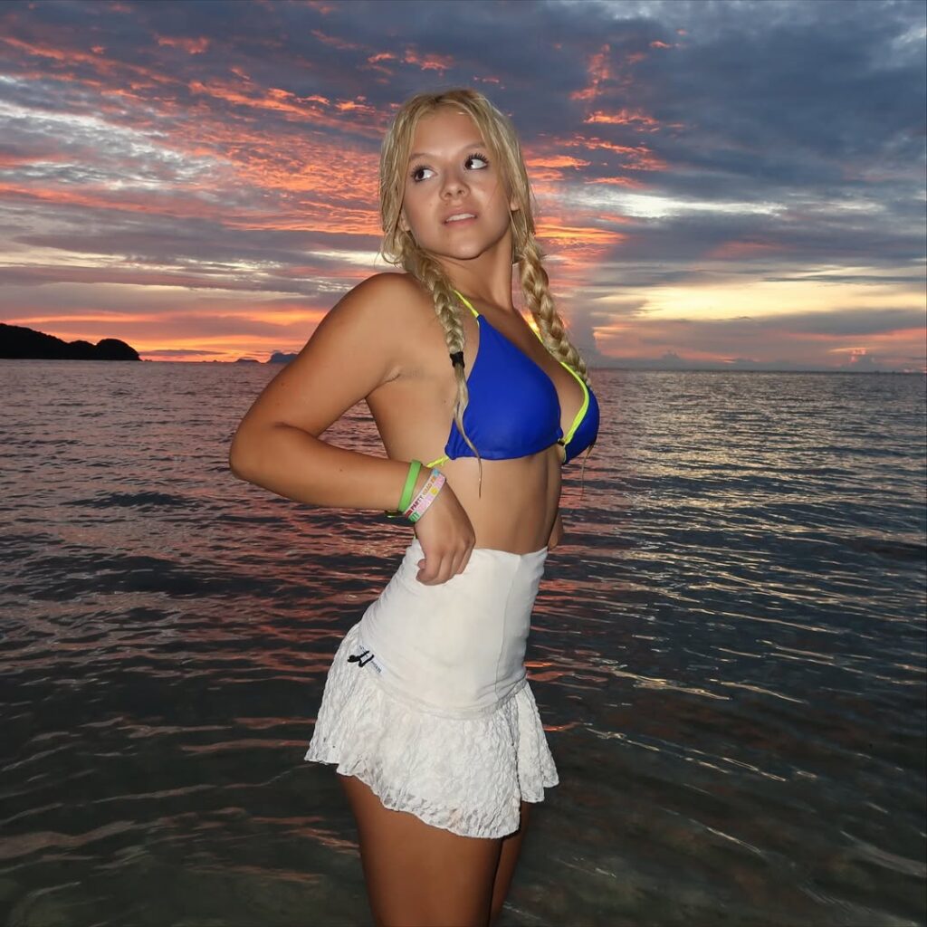 bikini Karina y Marina tetas