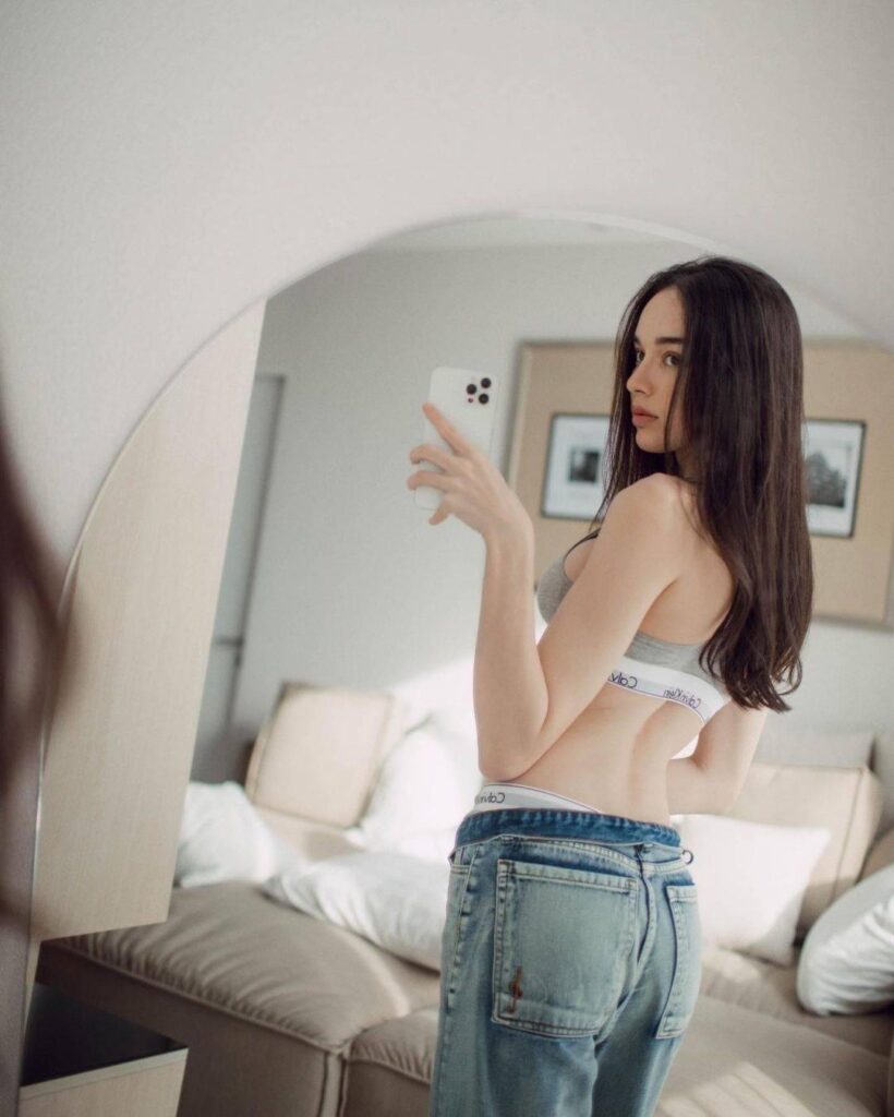 Sky María Hoerschler calvin klein