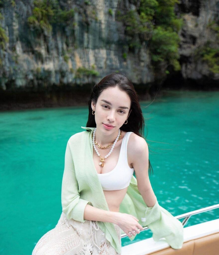 Sky María Hoerschler sexy