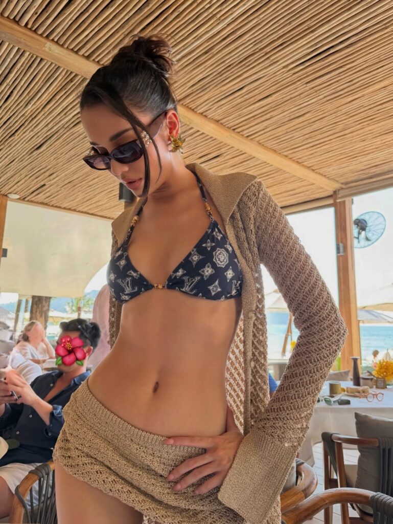 Sky María Hoerschler en bikini