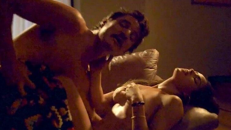 Adria Arjona desnuda