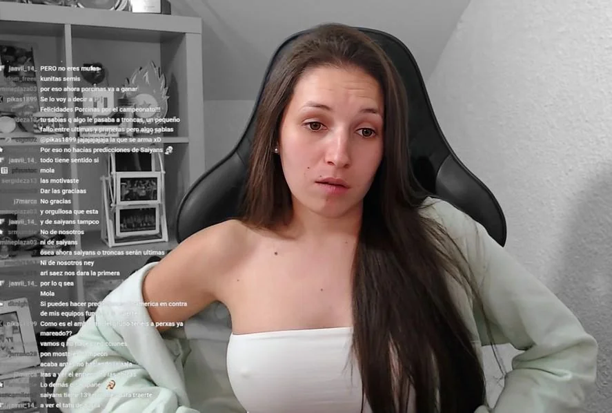 tetas Aroney González