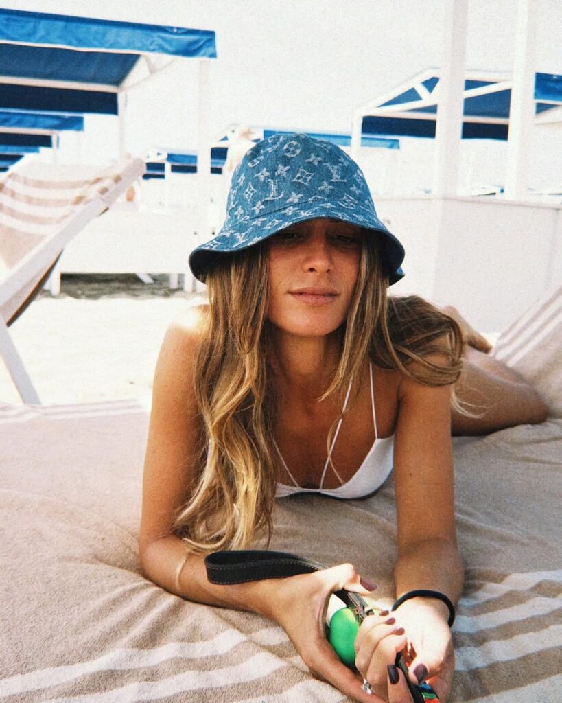 tetas Domizia Castagnini