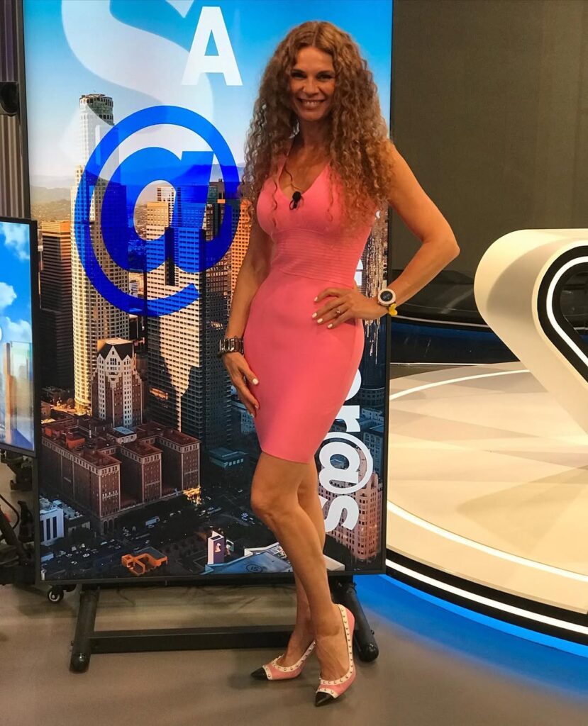 Angie Cárdenas sexy