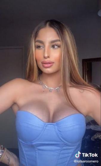 tetas de Lola Romero novia de Omar Montes
