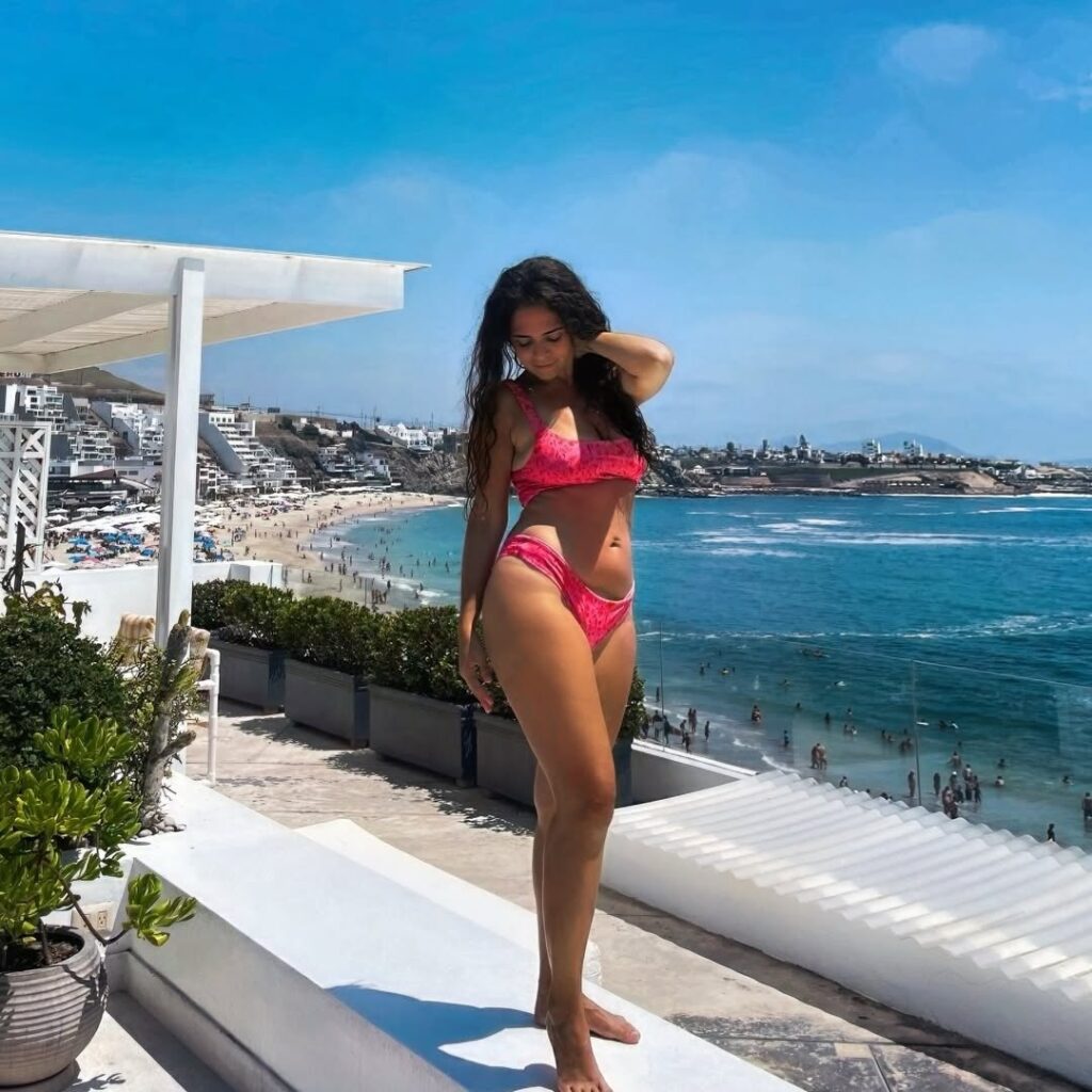 Sandra Cabeza bikini Leviathan