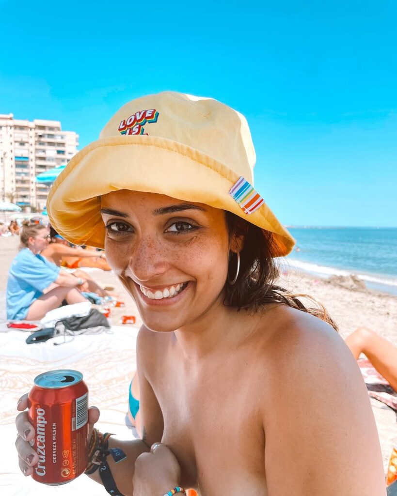 anaromlop topless