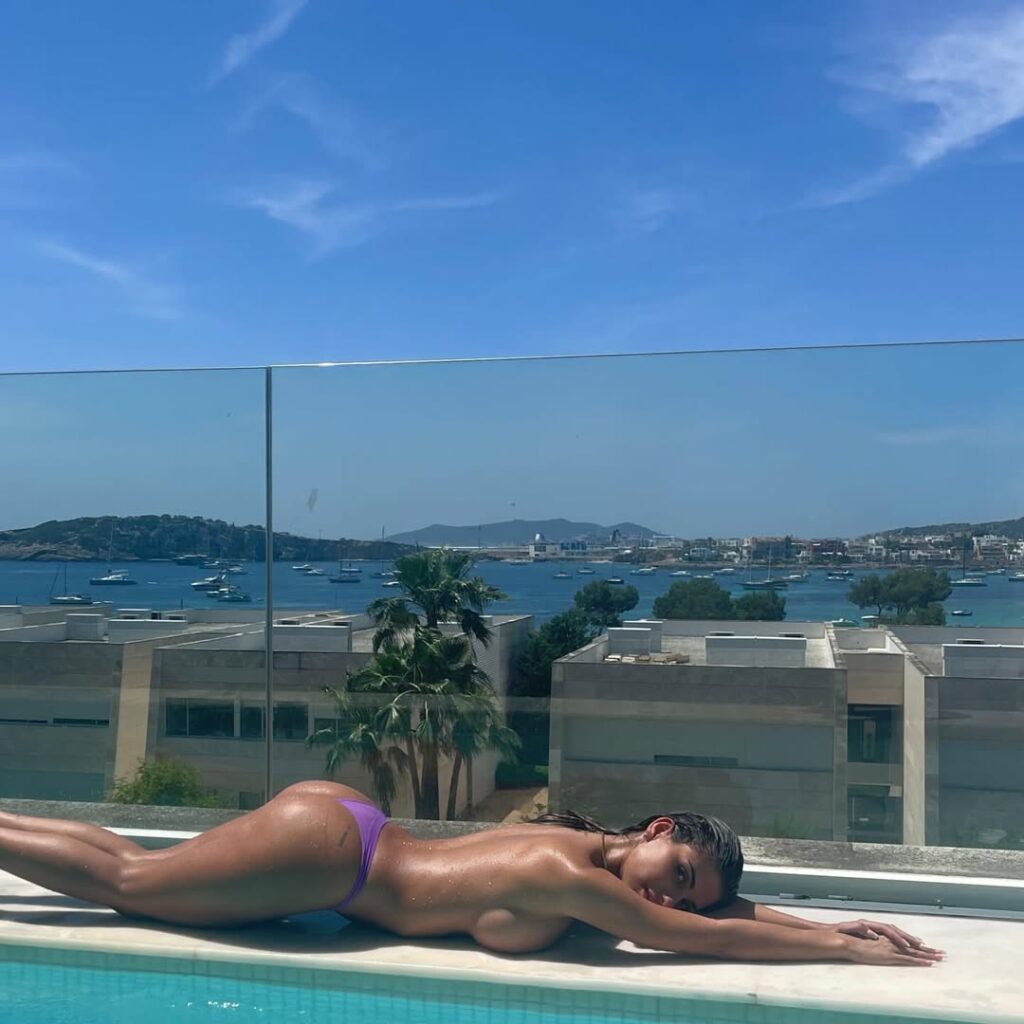 tanga Jennifer Baldini culo