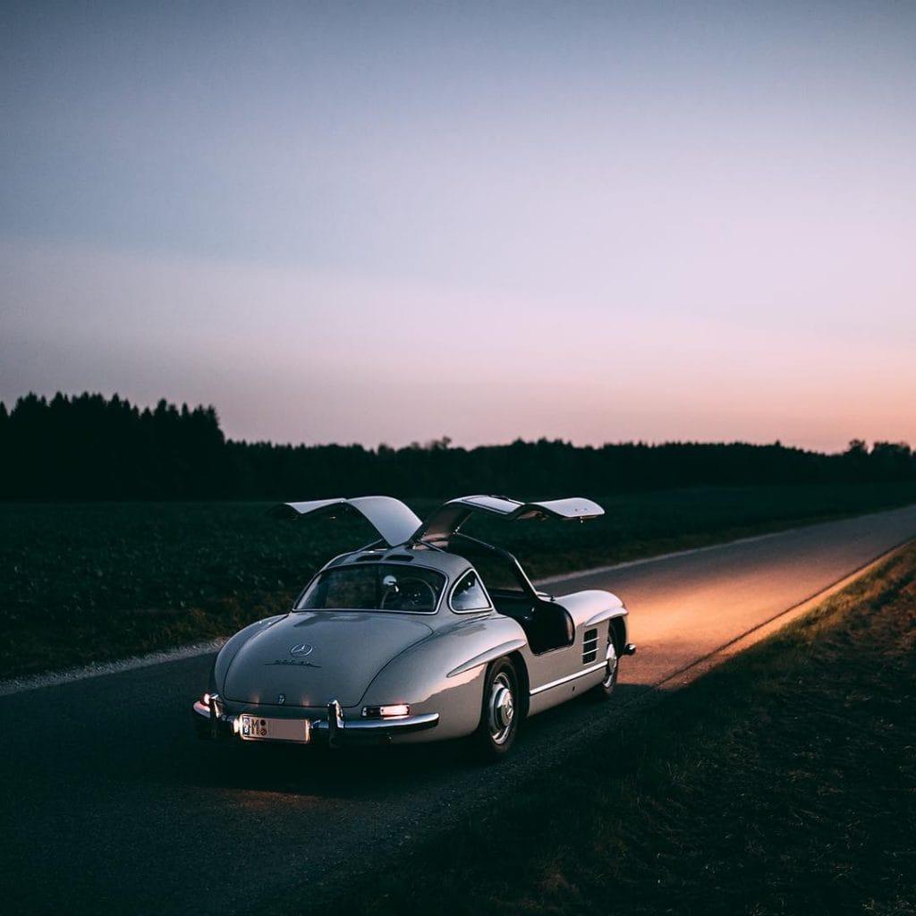 Mercedes met open deuren door Stephan Bauer
