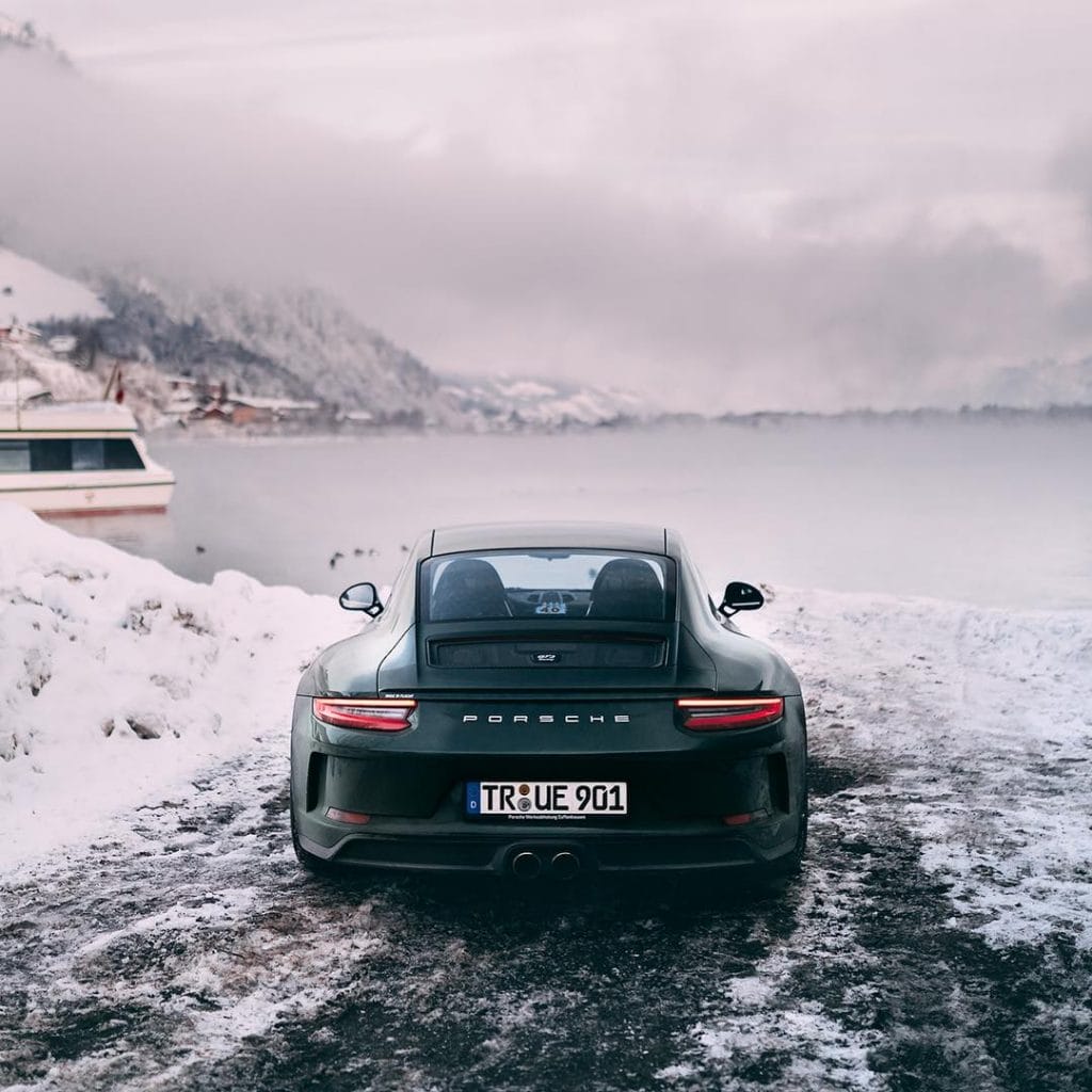 Porsche in winter door Stephan Bauer