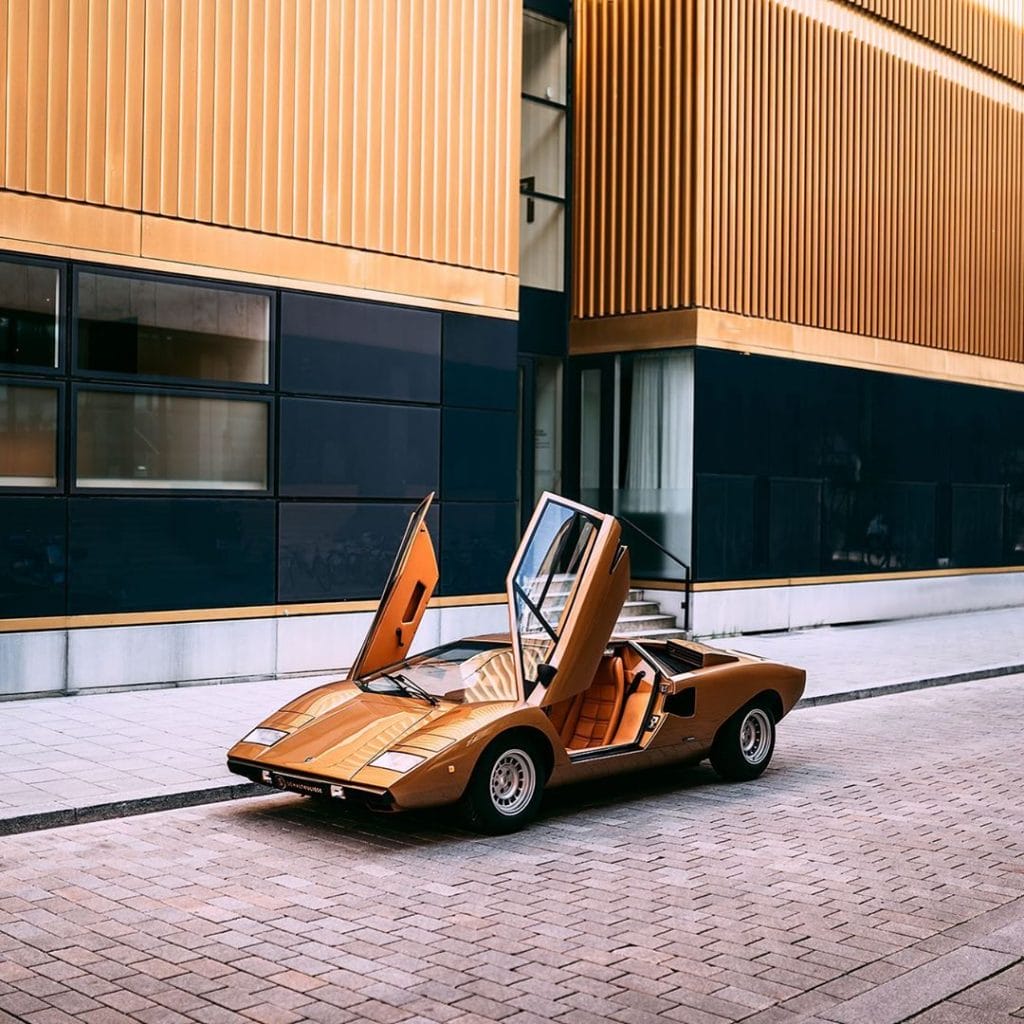 Foto door Stephan Bauer van auto met openstaande deuren