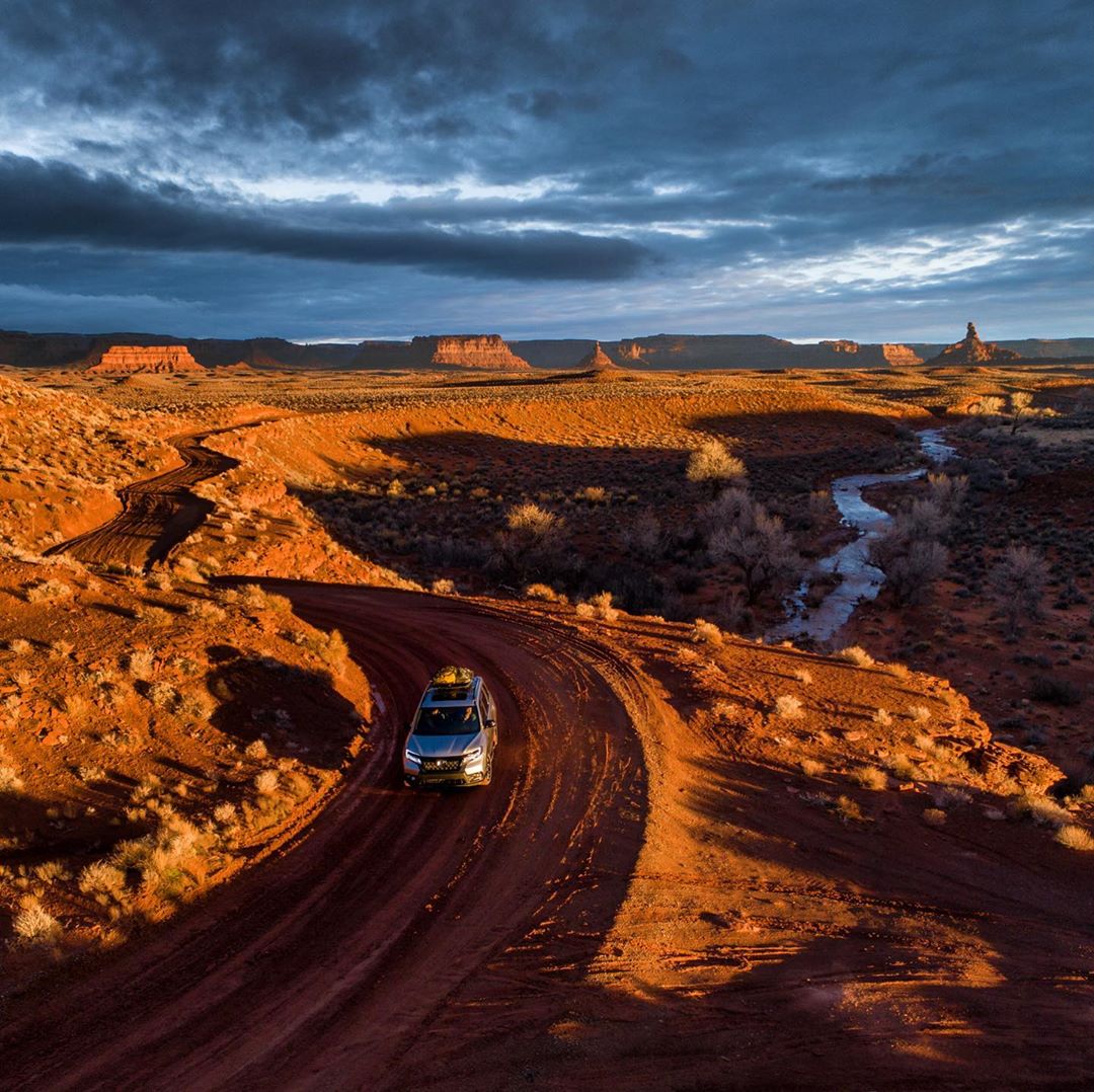 Chris Burkard auto in landschap