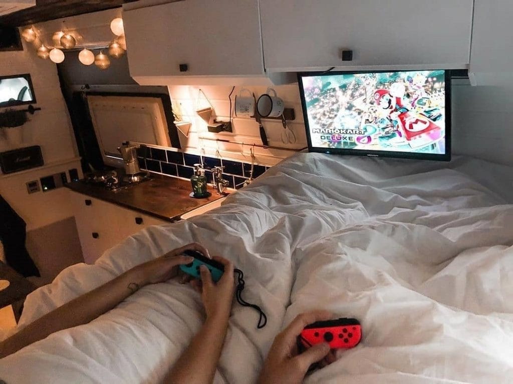 projectvanlife gamen in de bus