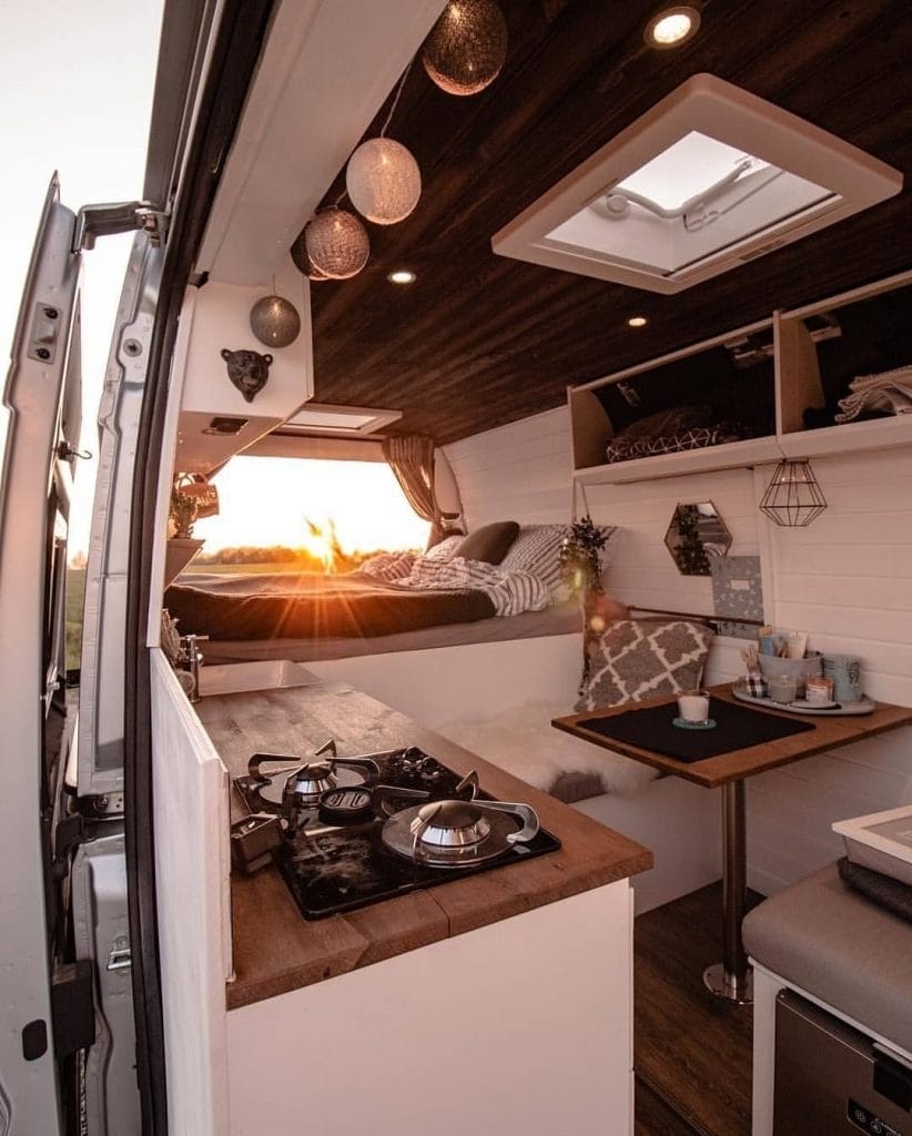 projectvanlife interieur van een camper
