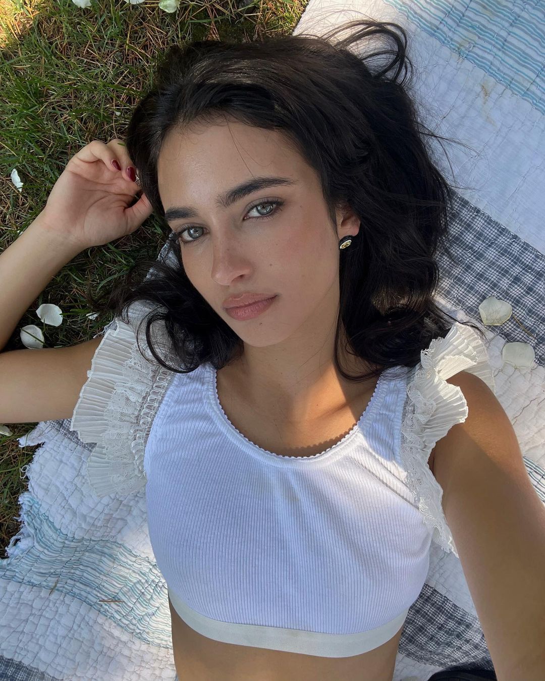 Elisha Herbert selfie
