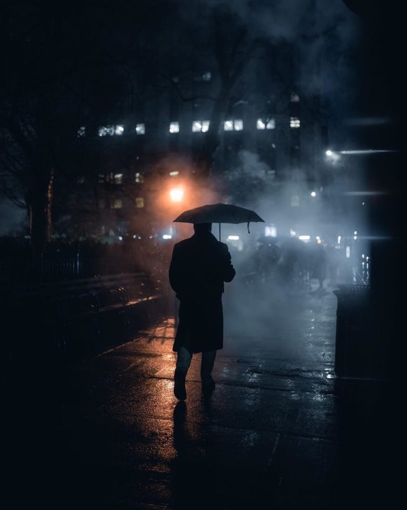 man met paraplu