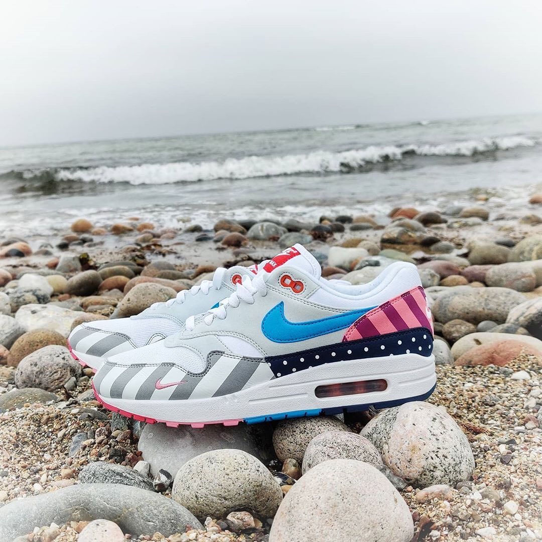 sneaker resellers schoenen bij zee
