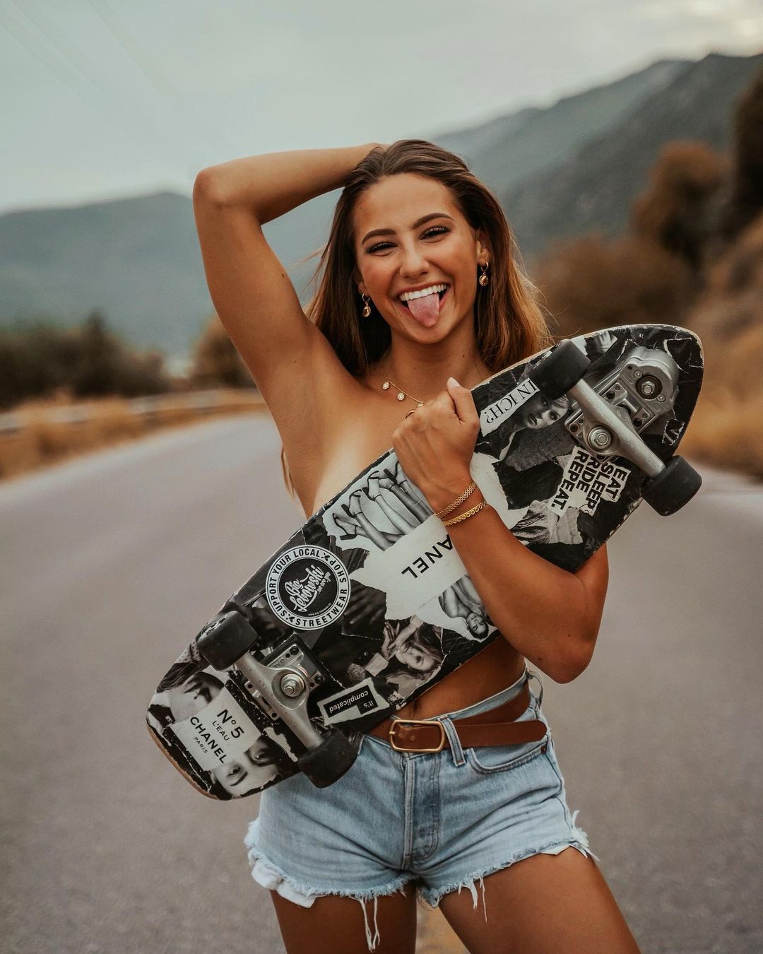Sophia Chiara met skateboard