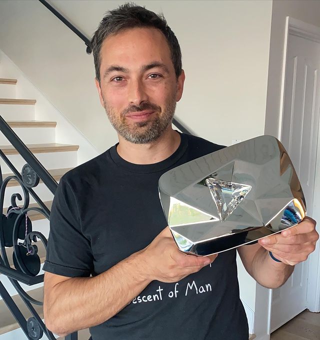 Veritasium met zijn YouTube PlayButton