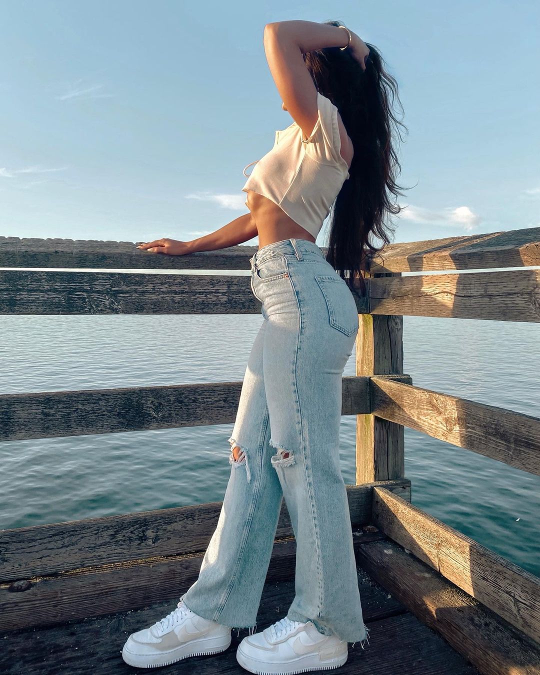Makayla Anisa in broek
