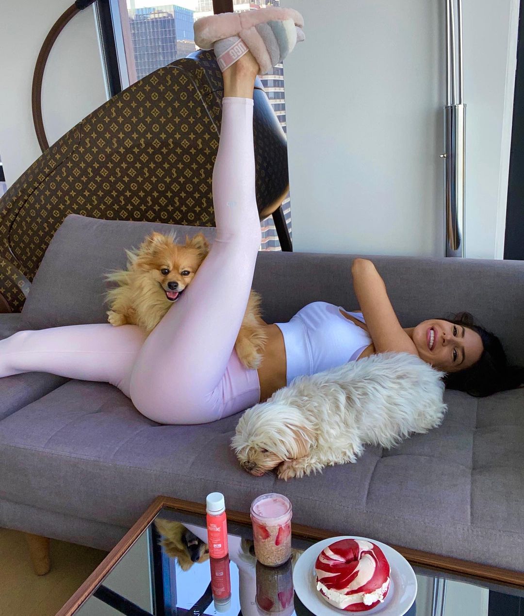 Jen Selter op bank