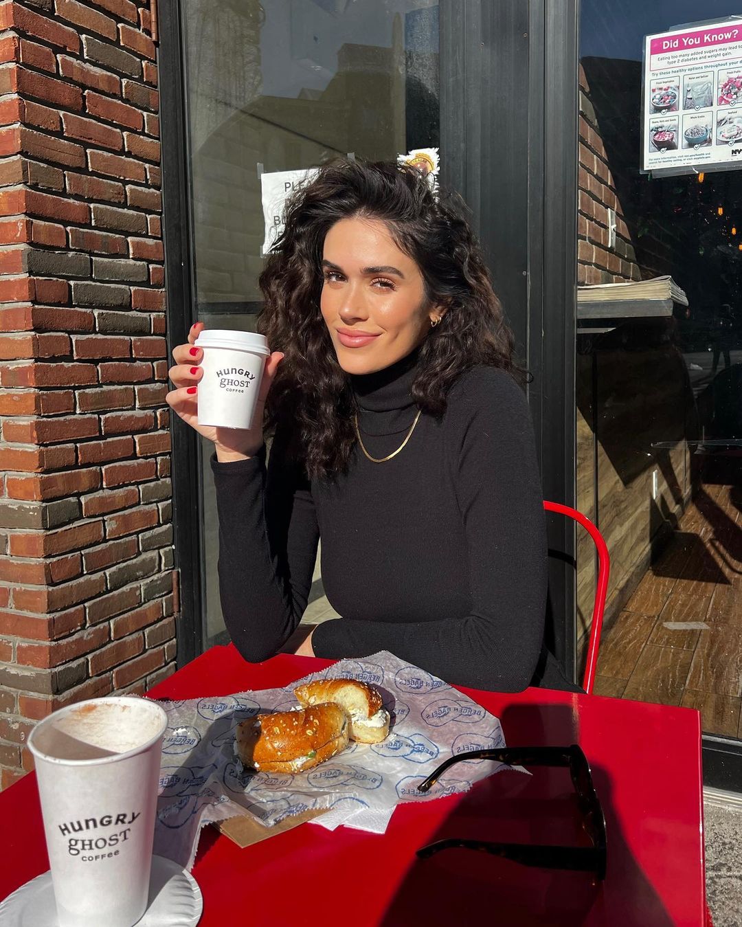 Leah Blefko met koffie in hand