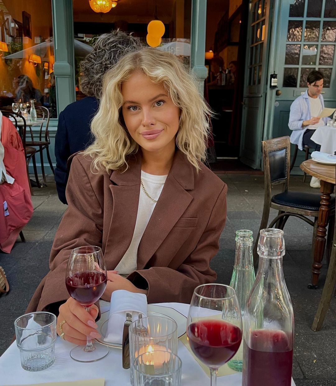 Germaine Peels met wijntje