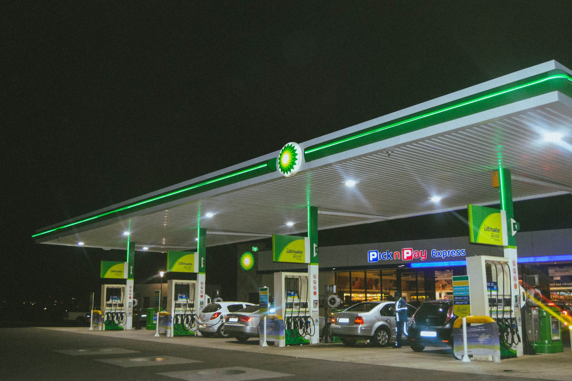 In welke top 10 landen kun je de goedkoopste benzine scoren?