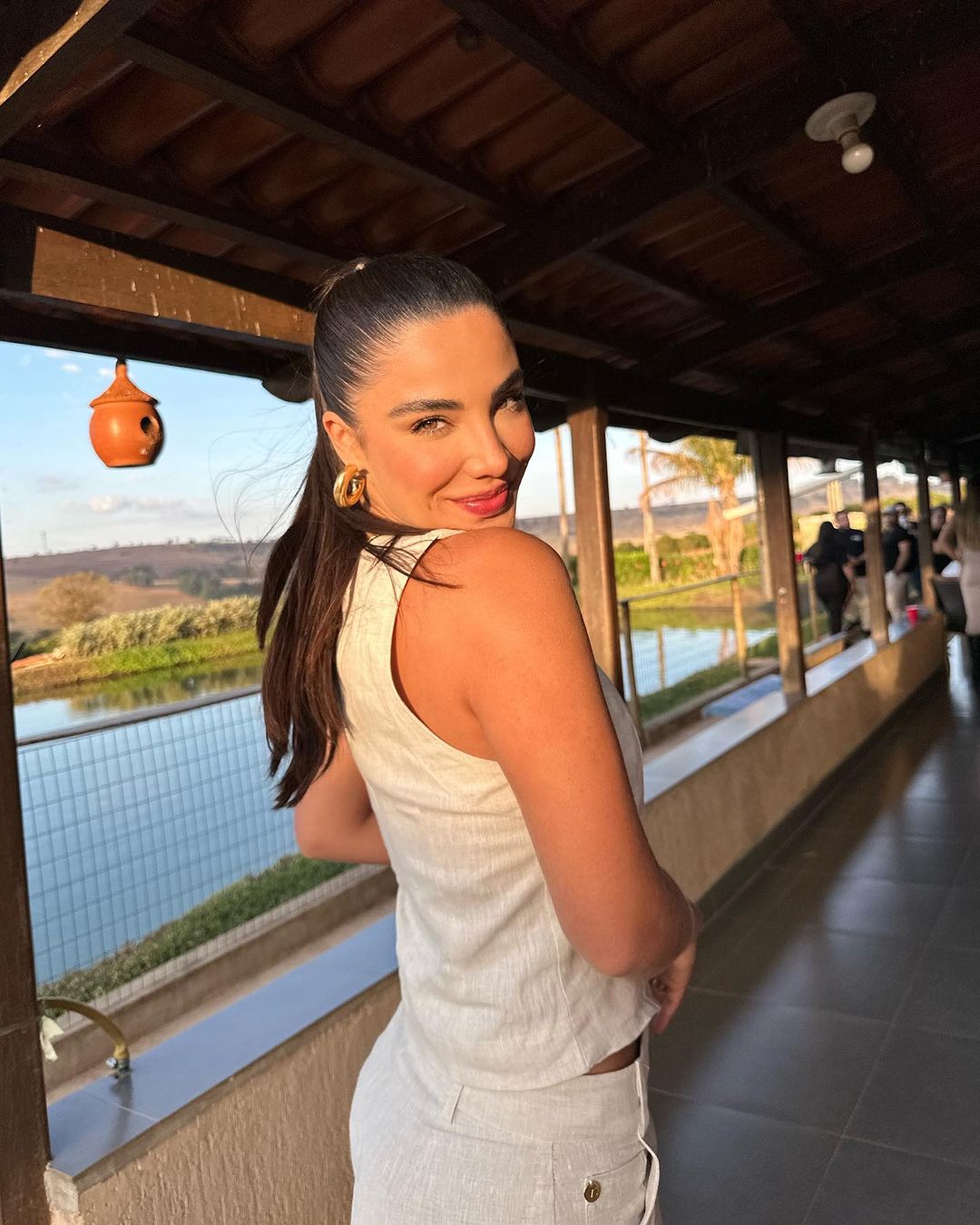 Gabriela Versiani tijdens golden hour