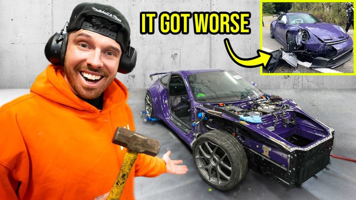 Mat Armstrong staat voor een kapotte paarse Porsche
