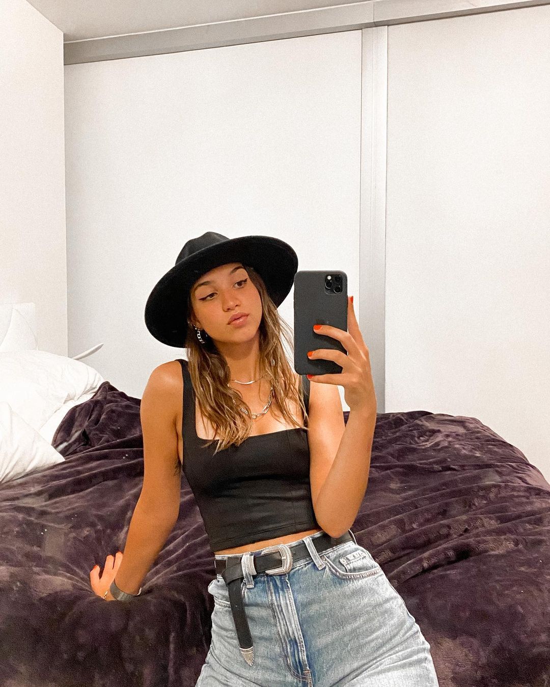 Mikaela Lafuente spiegel selfie