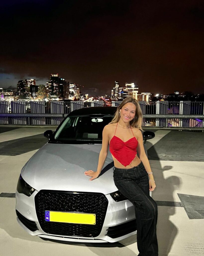 Olive Angus met nieuwe auto