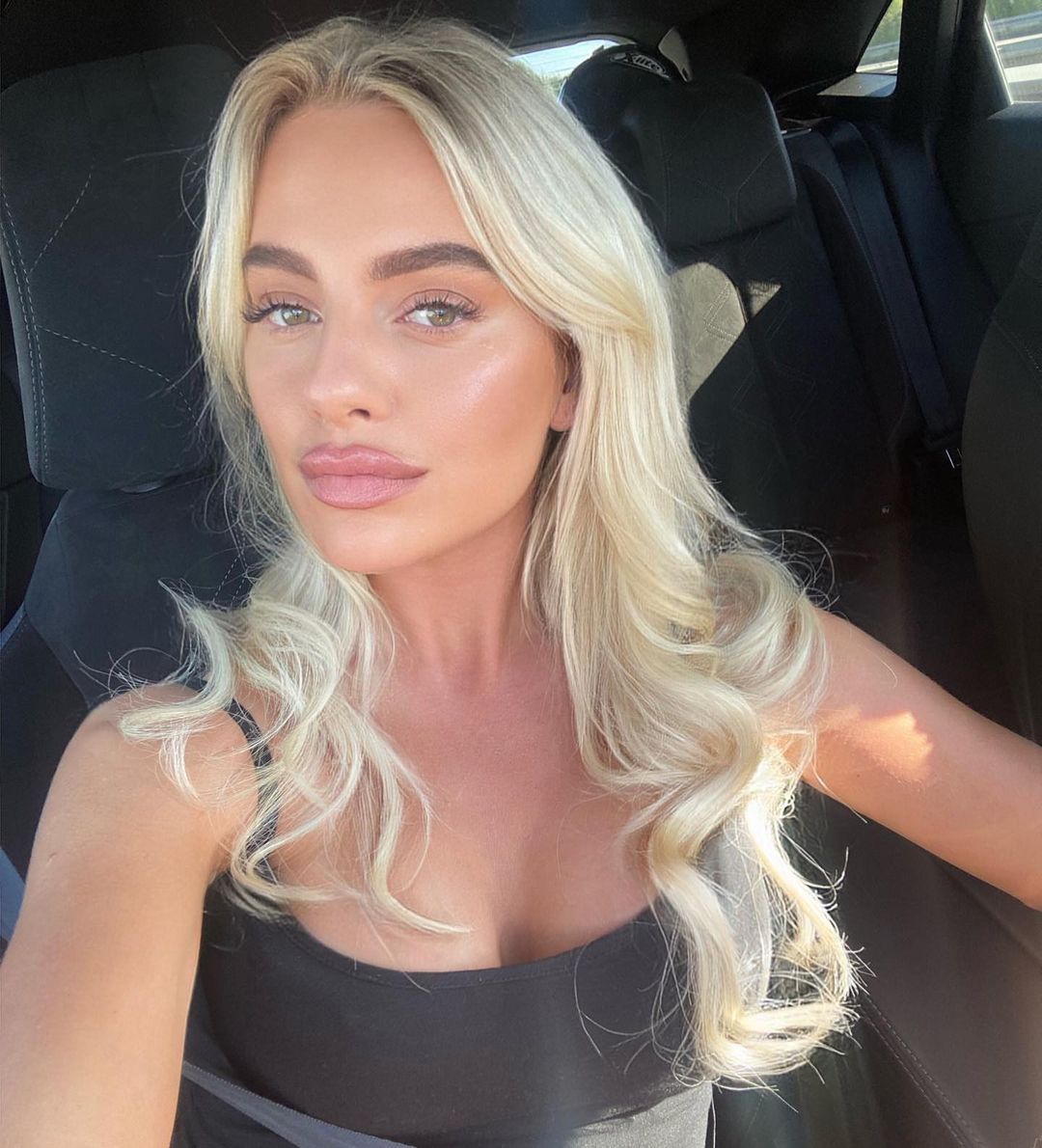 blondje in de auto