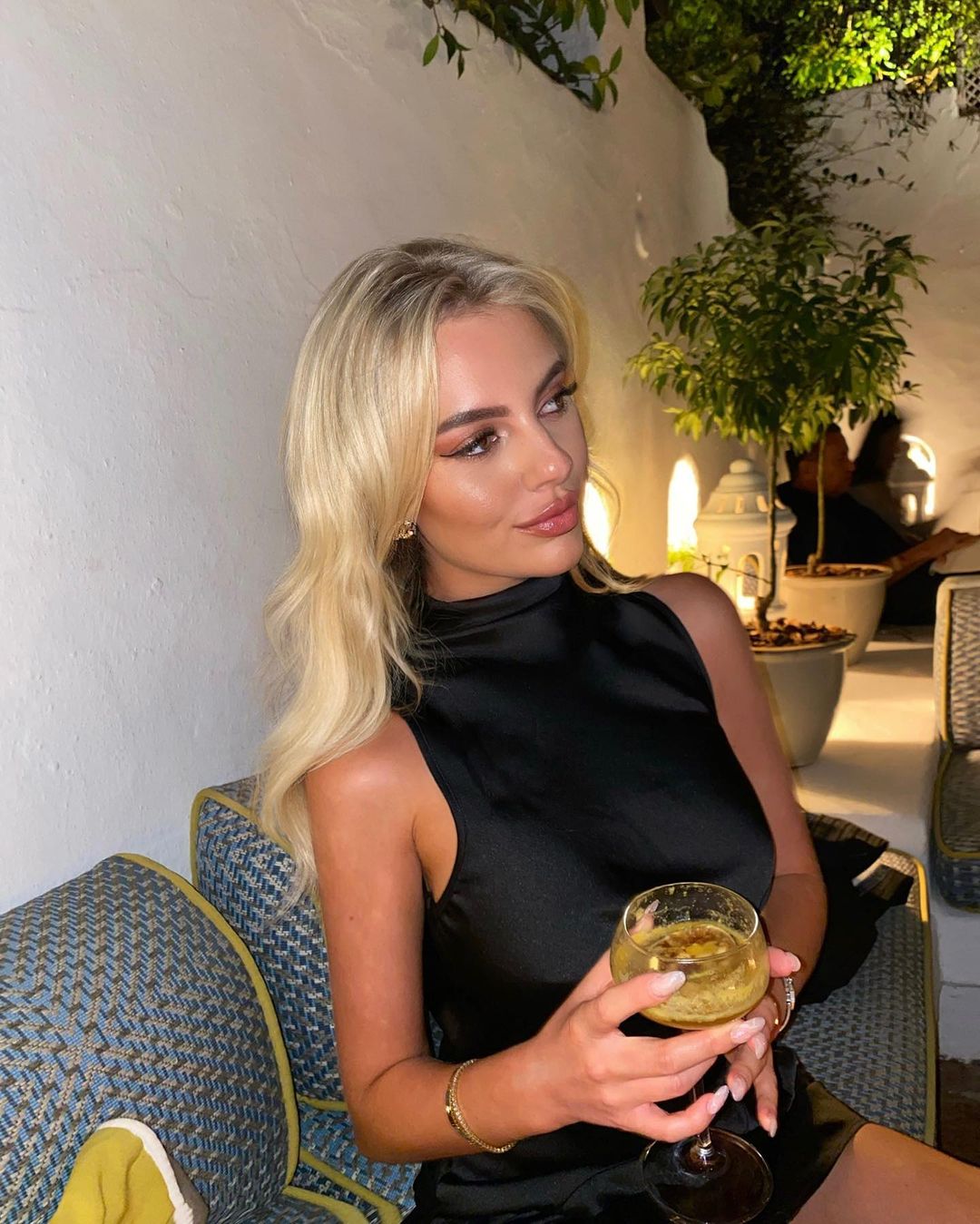 Josefine heeft drankje vast