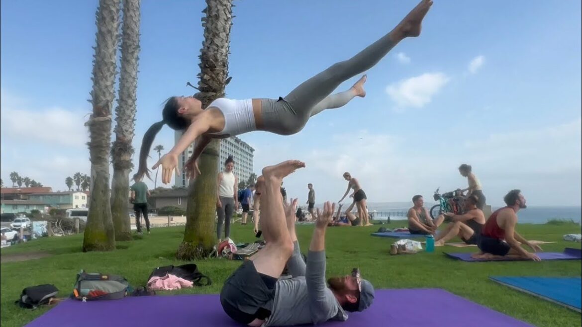 Acroevo ligt op yogamat