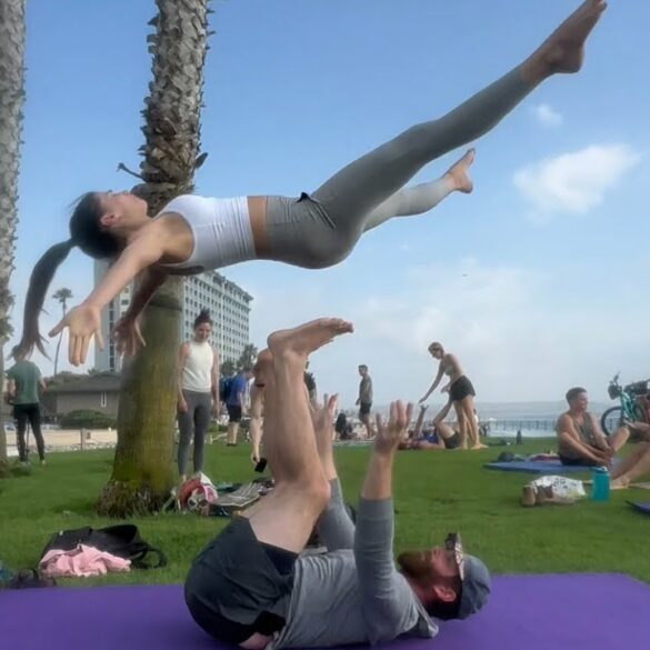 Acroevo ligt op yogamat