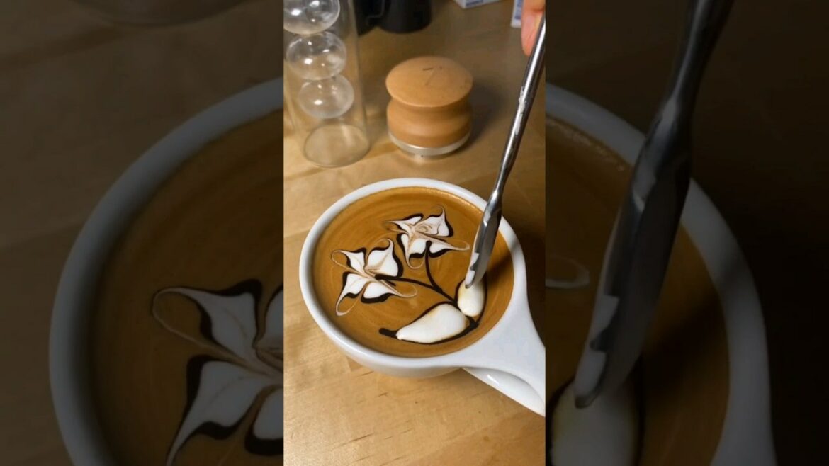 Kop koffie met melk van latteartcity