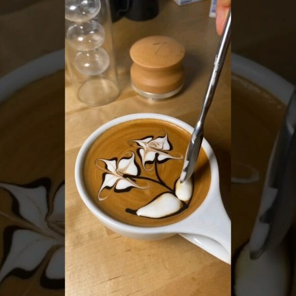 Kop koffie met melk van latteartcity