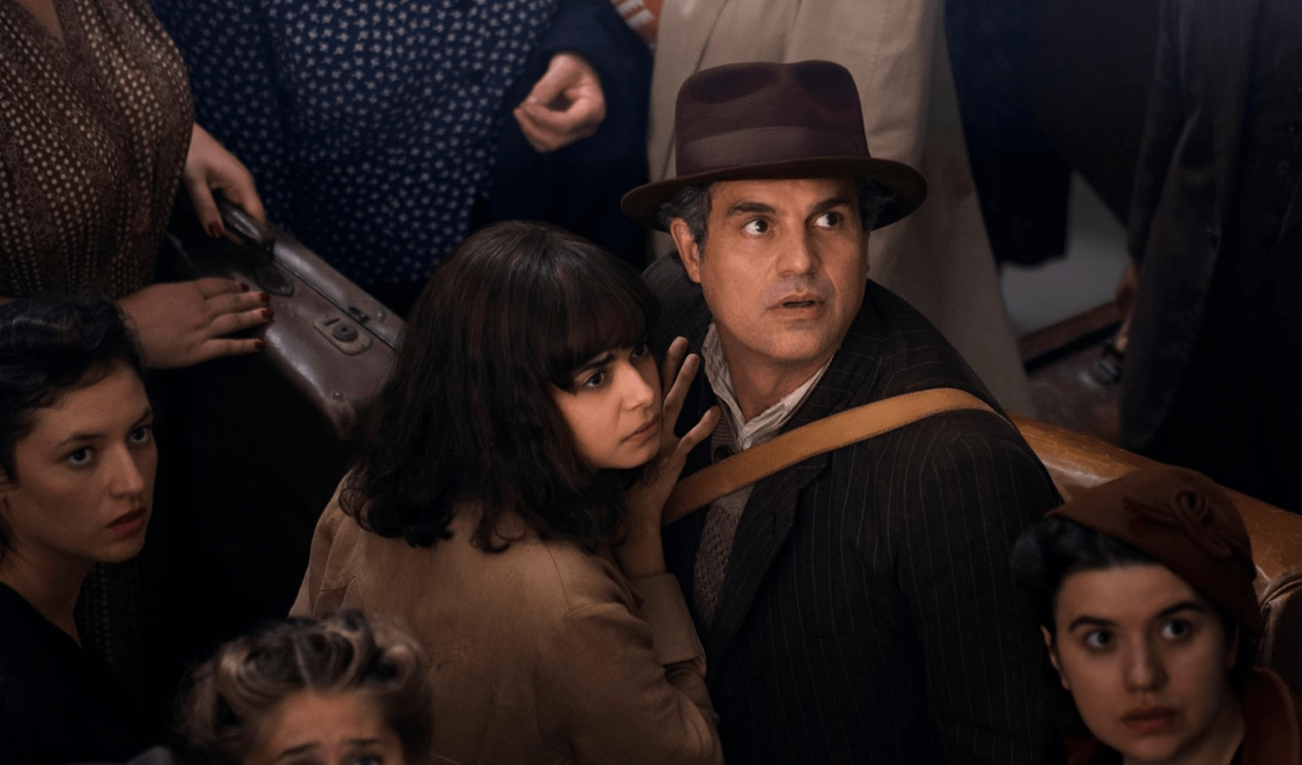 Marie-Laure en haar vader in Netflix serie 'All The Light We Cannot See'