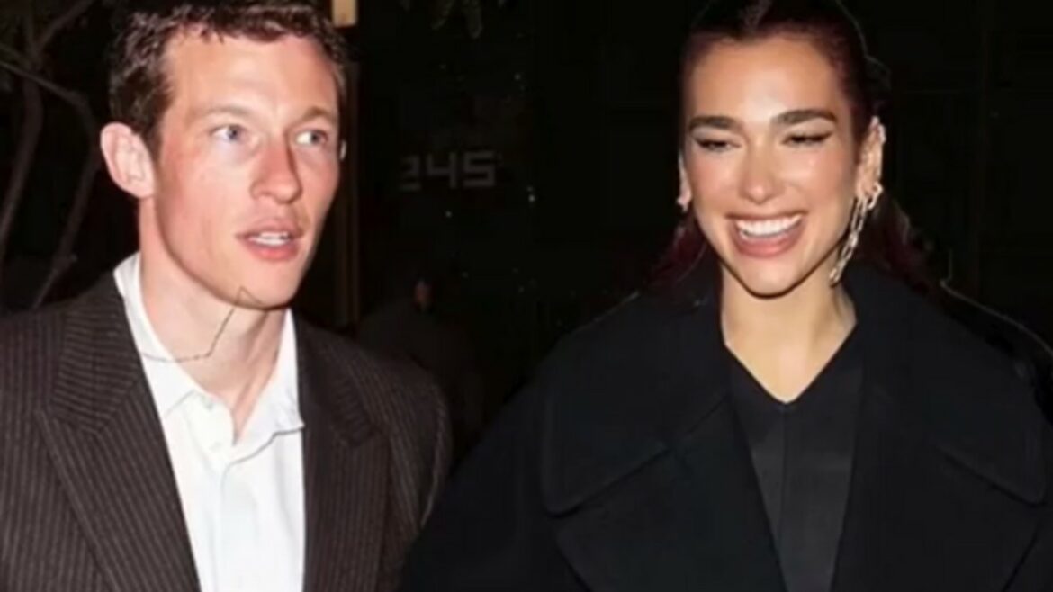 Dua Lipa en Callum Turner kussen elkaar voor het eerst in het openbaar