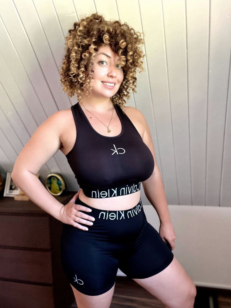 Hanna in sport kleren 