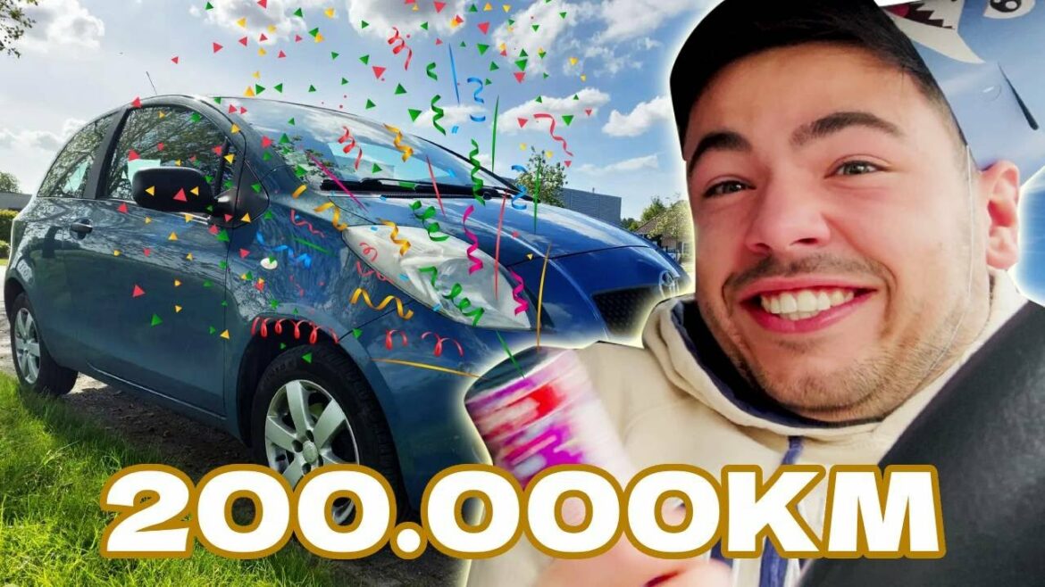 7nul7 staat bij hun auto