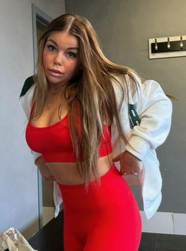 Laura in workout