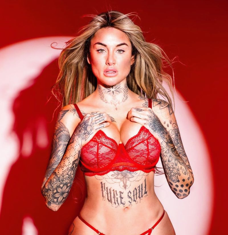 Rosanna in rode lingerie 