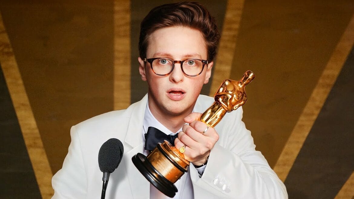 Max Fosh met Oscar in zijn handen