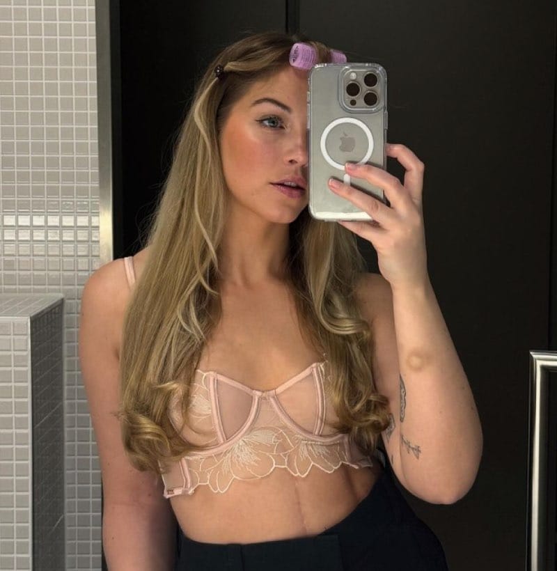 Bab in lingerie