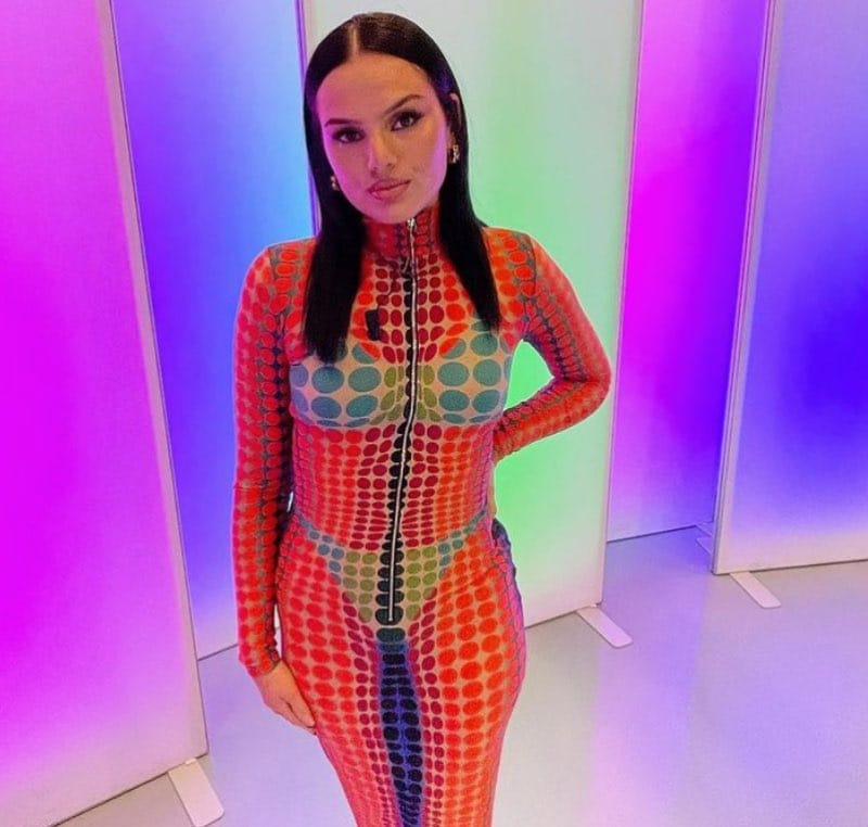Famke in kleuren pakje 