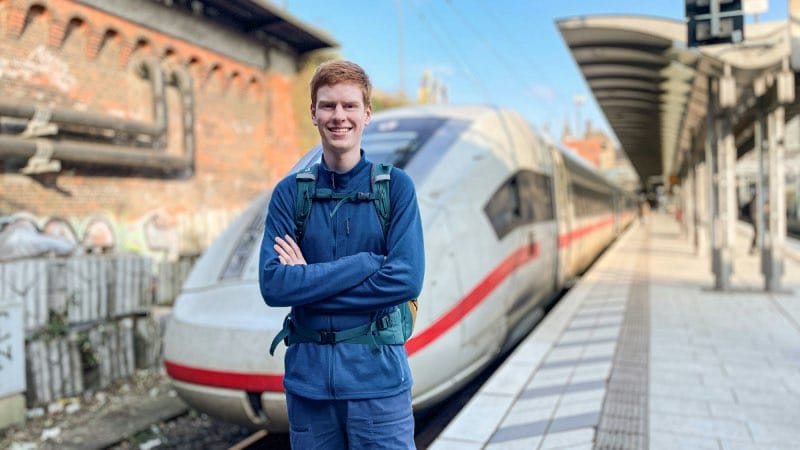 Lassey voor een trein