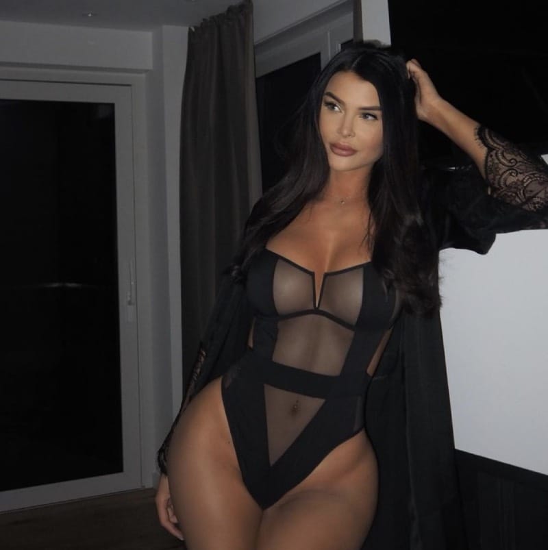 Lisa in lingerie